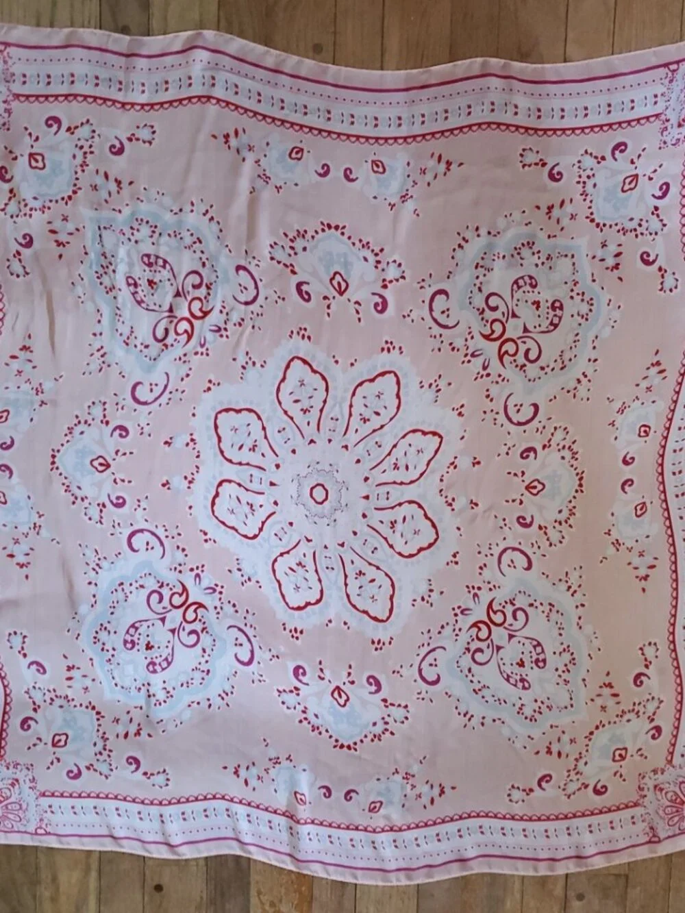 Women's Silky Satin Scarf Wrap Shawl PINK MEDALLION Max Studio Large Square 41" - Picture 4 of 5